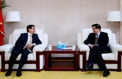 President Li Wei meets with Singapore's ambassador to China Mr. Stanley Loh Ka Leung