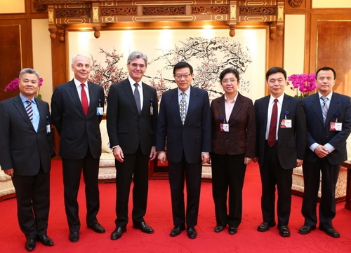 DRC President Li Wei meets with China Development Forum participants