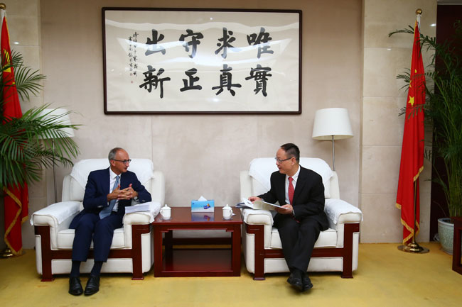 Wang Yiming meets with CEO of European Clearing Bank