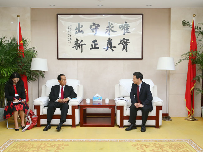 Cheng Huiqiang meets with officials from Mekong Institute