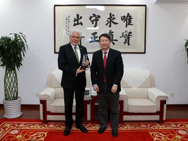 DRC Vice-President meets with Mexican Ambassador to China