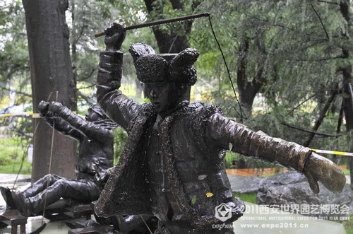 The romantic Xi'an Expo Park in the rain