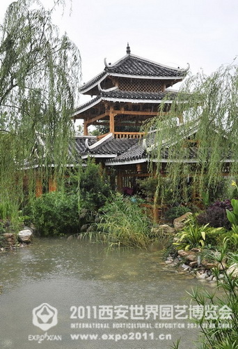 The romantic Xi'an Expo Park in the rain