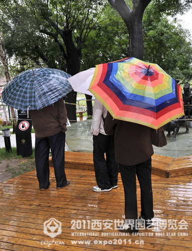 The romantic Xi'an Expo Park in the rain