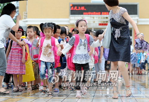 90多万名中小学生开学　农民工子女电脑派位入学