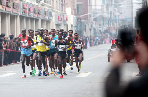 Xiamen Int'l Marathon kicks off