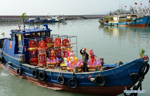 Lanterns shipped from mainland to Taiwan for upcoming festival