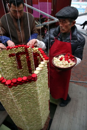 Putian brings out an attractive array of food for the Lantern Festival