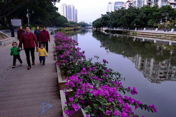 Fuzhou cuts government spending to benefit people