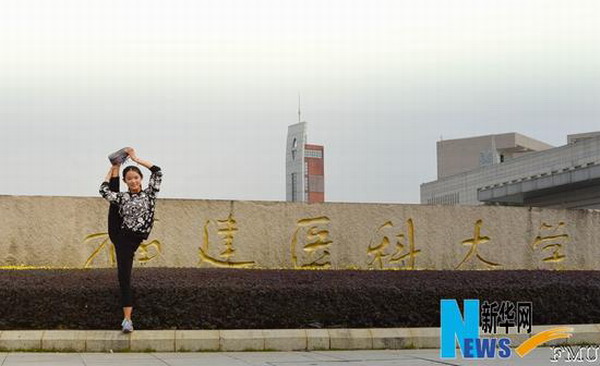 Splits photos of college girl go viral in Fuzhou