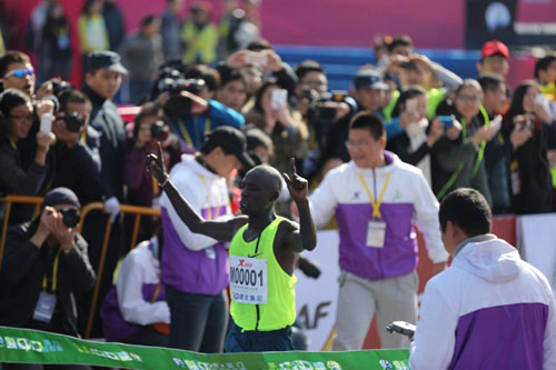 Xiamen international marathon winners break records