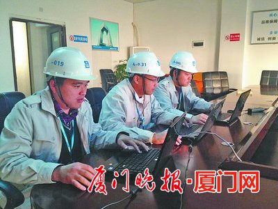 Migrant workers in Xiamen get help in train ticket booking