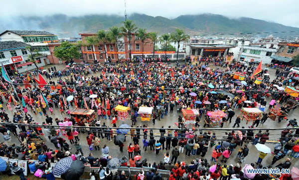 People attend Zougushi Parade in Liancheng