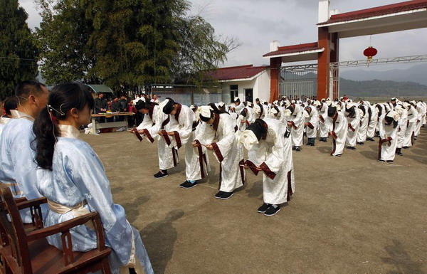 School pays tribute to Confucian scholar