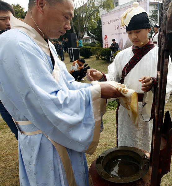 School pays tribute to Confucian scholar