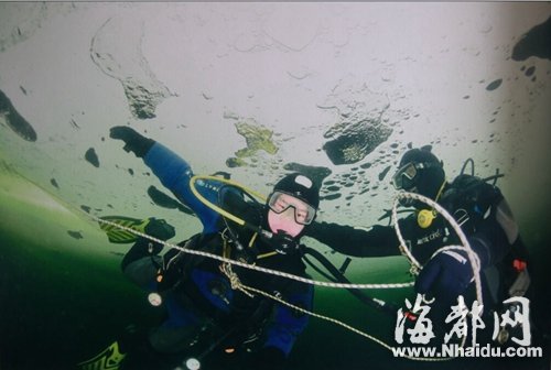 15-year-old student in Fuzhou experiences ice diving