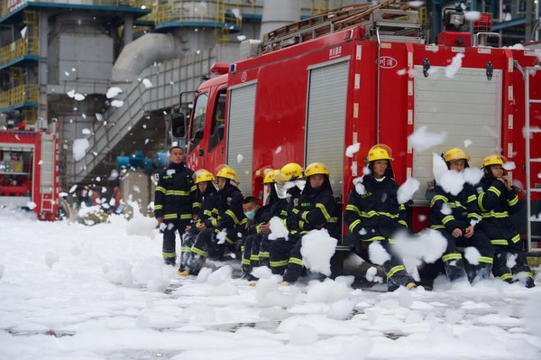 Salute to firefighters at chemical plant