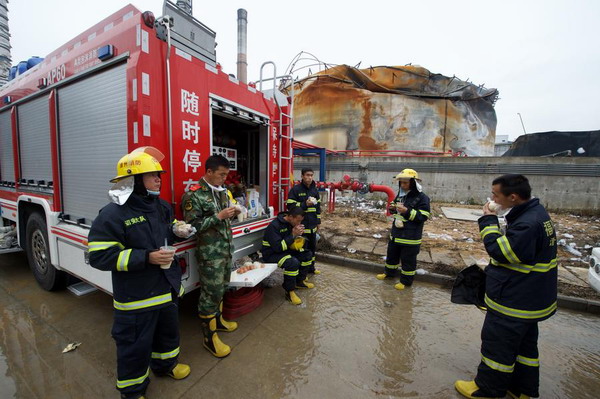 Salute to firefighters at chemical plant