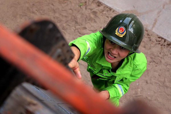 Practice makes perfect for firemen in Xiamen