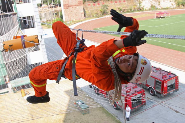 Practice makes perfect for firemen in Xiamen