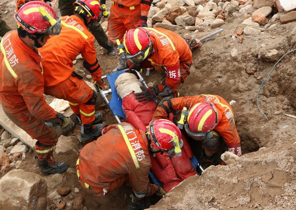 Practice makes perfect for firemen in Xiamen