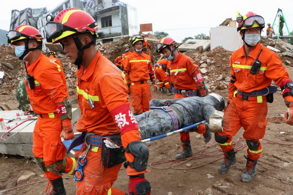 Practice makes perfect for firemen in Xiamen