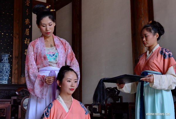 Chinese traditional coming-of-age ritual for girls