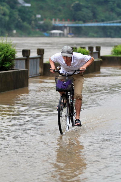 Torrential rainfalls flood in Fujian