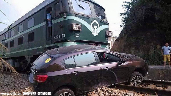 Train nudges car off track in Fujian