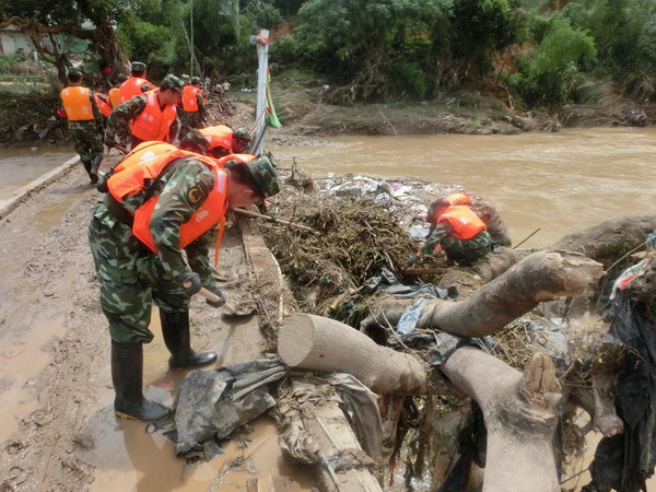 Heavy rain batters Liancheng county in Fujian