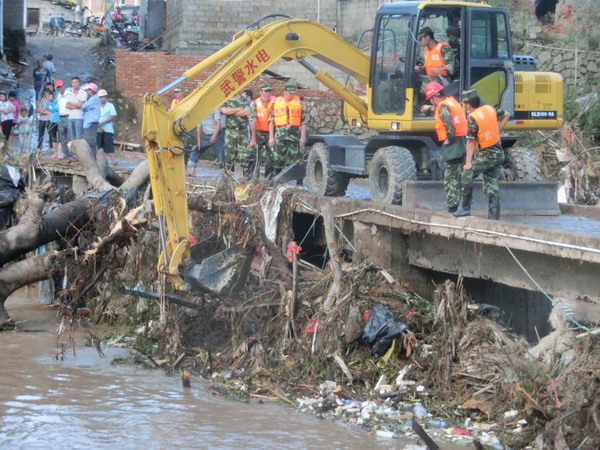 Heavy rain batters Liancheng county in Fujian