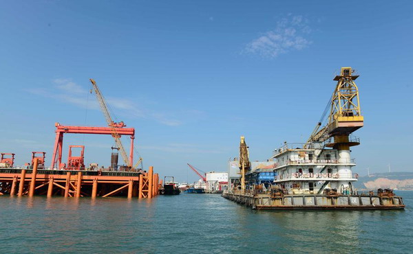 Cross-sea bridge under construction in Pingtan