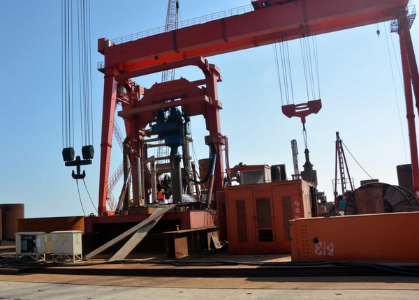 Cross-sea bridge under construction in Pingtan