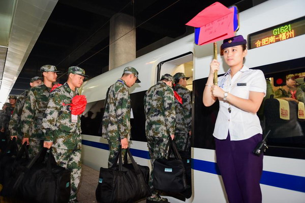 Rookie soldiers head to Fujian for service