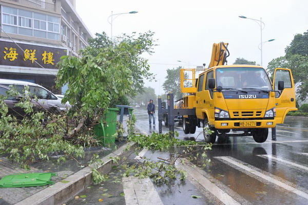 Typhoon Dujuan makes landfall in Fujian