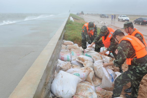 Typhoon Dujuan makes landfall in Fujian