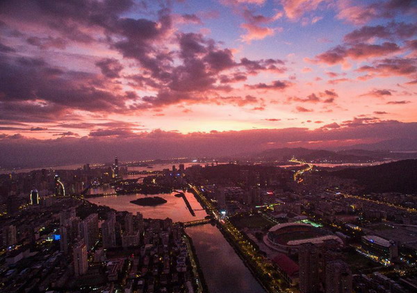 Gorgeous scenery of sunset glow in Xiamen