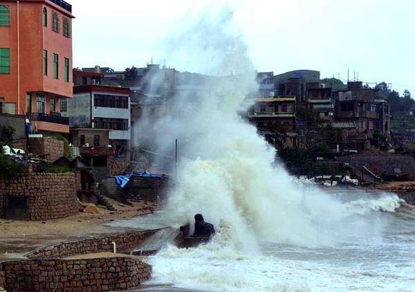 Typhoon Dujuan wreaks havoc in Fujian