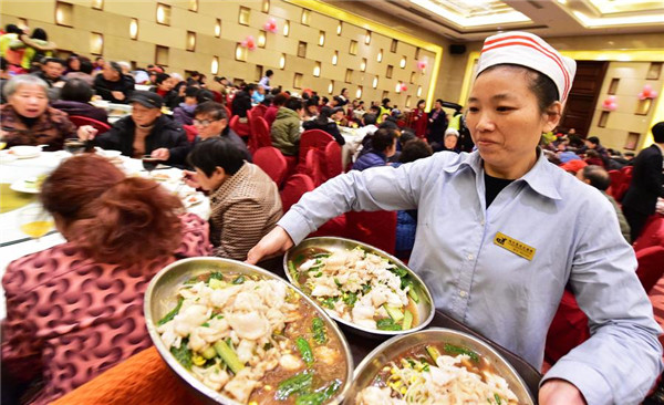 Chinese New Year's Eve dinner for poor families in Fuzhou