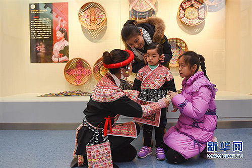 Ethnic culture show enriches Spring Festival