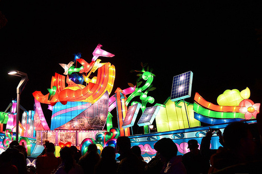 Vibrant Fuzhou lantern show attracts Taiwan residents