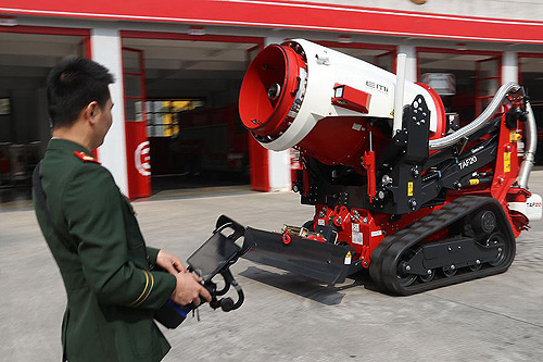 Multifunctional firefighting robot unveiled in Xiamen