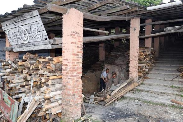 A ceramics kiln that keeps old tradition burning