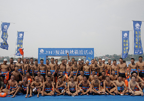 Over 200 swim across Lujiang Bay in celebration of Gulangyu island listed as UNESCO world heritage