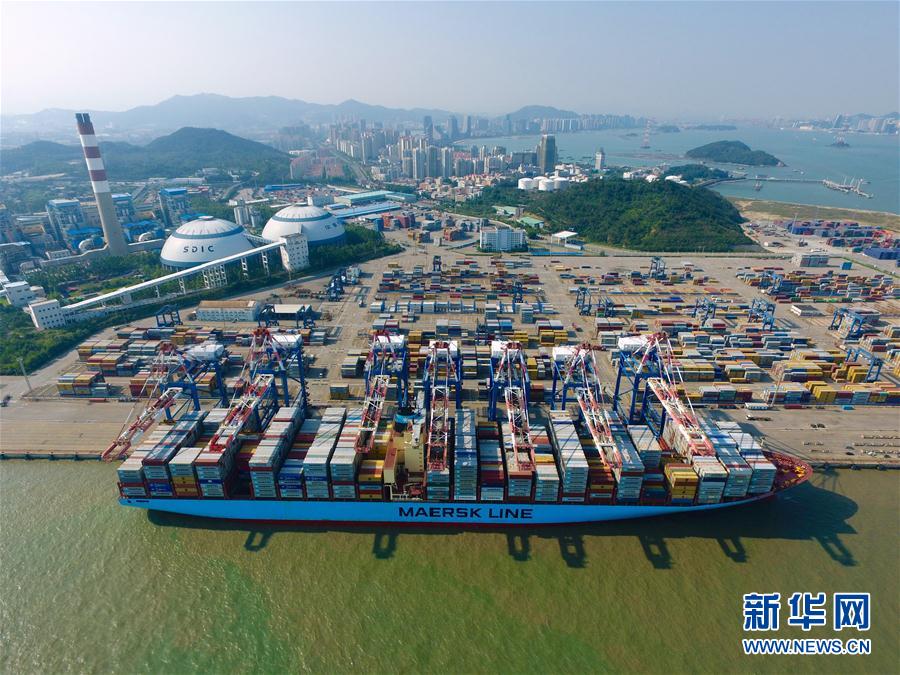 Xiamen connects to world through land and sea