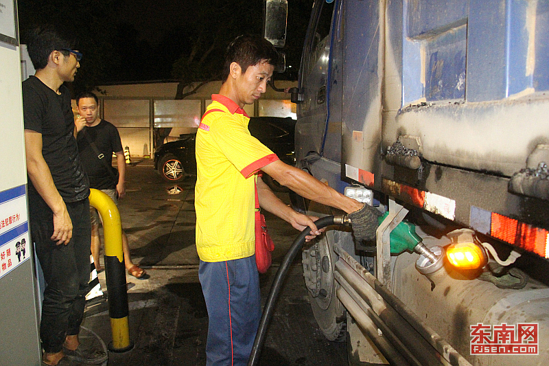 The early birds that prepare Xiamen for each new day