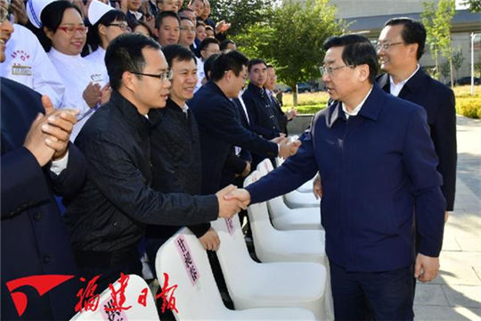 Governor pledges to continue support for Xinjiang
