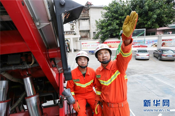 A Fujian firefighter's two wishes