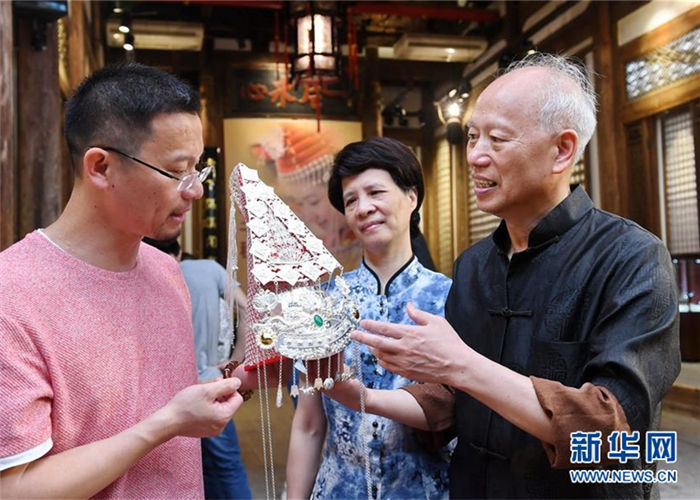 Silver carving fair of She ethnic group opens in Fuzhou