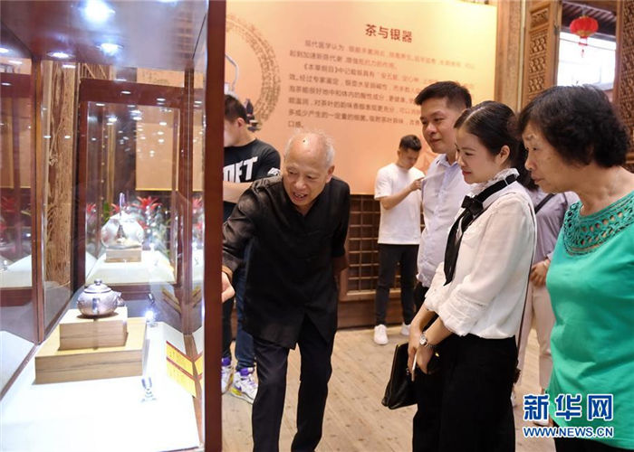 Silver carving fair of She ethnic group opens in Fuzhou